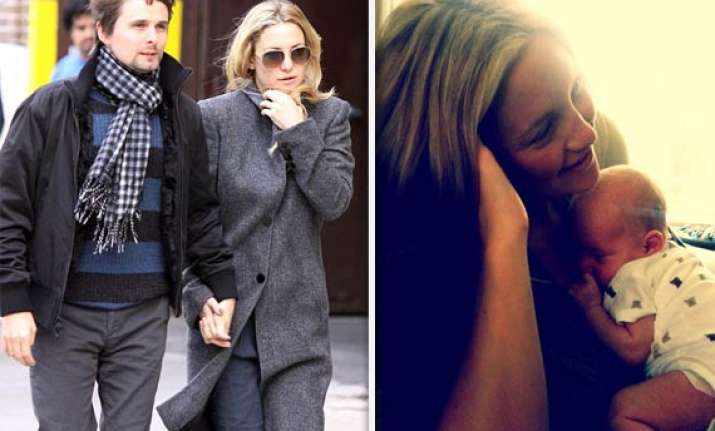 kate hudson matt bellamy show off first photo of baby bing