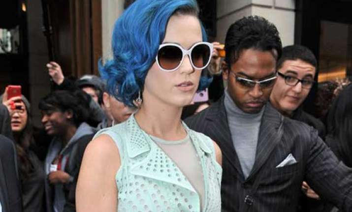 katy perry has rocks in her knees