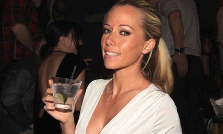 kendra wilkinson pregnant with second child