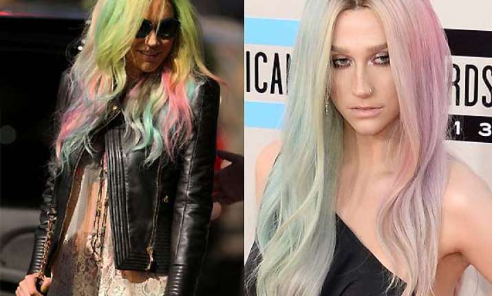 kesha uses colour wheel to choose hair dye