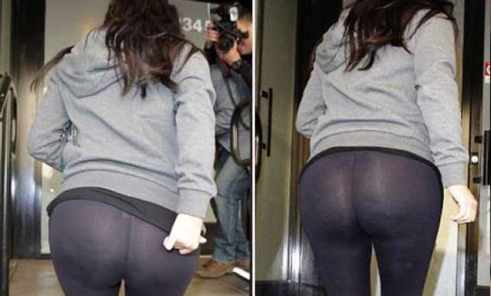 kim kardashian suffers wardrobe malfunction flashes her