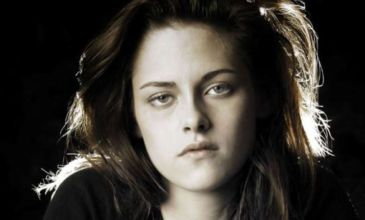 kristen stewart still not over her ex boyfriend robert