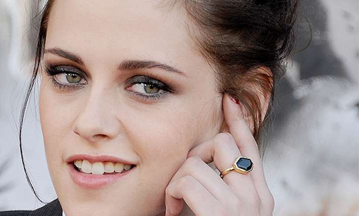 Kristen Stewart Laughs Off Lesbian Rumour Hollywood News India Tv 