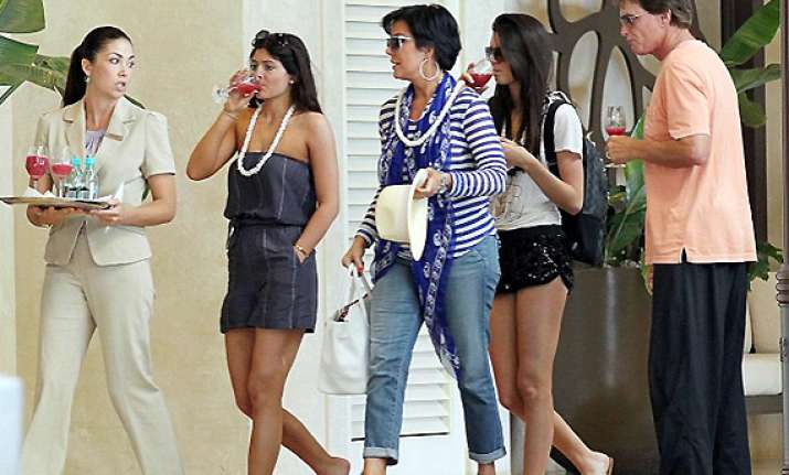 kylie kendall upset about parents split see pics