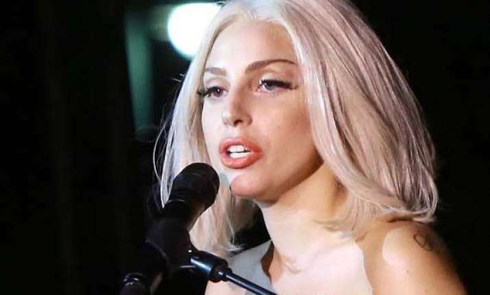 lady gaga dedicates applause to fans