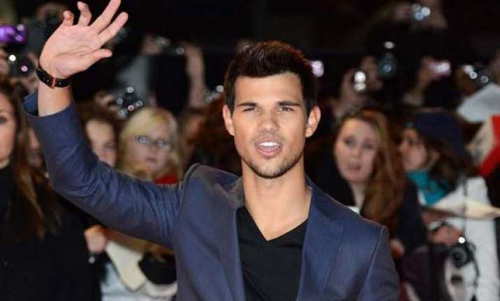 lautner cautious about relationships