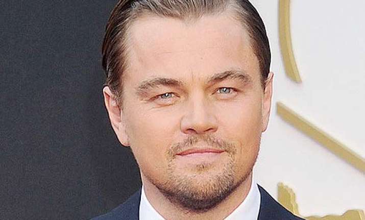 leonardo dicaprio eyeing surfer art