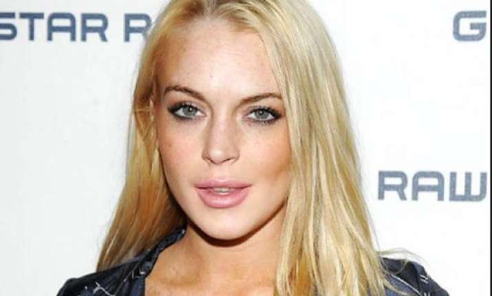 lindsay lohan responding to rehab treatment