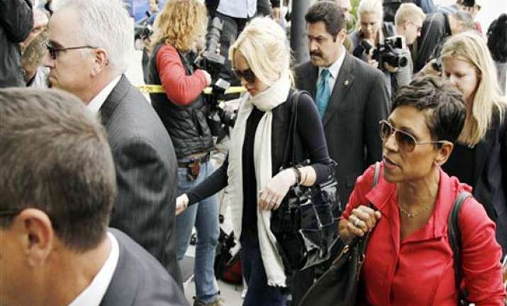 lindsay lohan sentenced to 120 days jail for jewellery theft