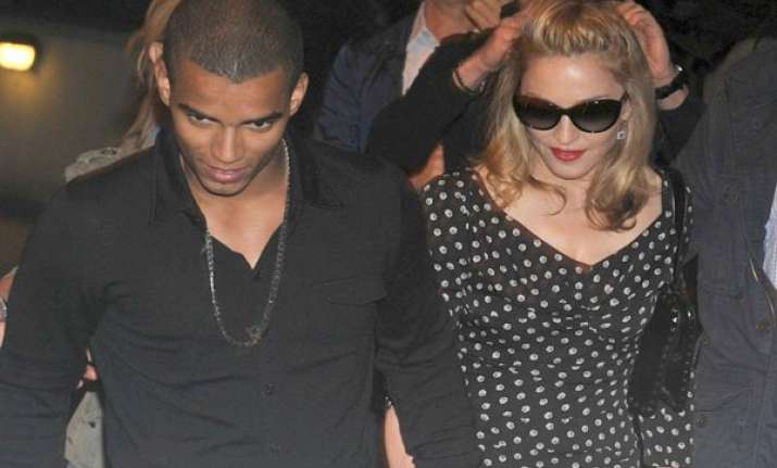 madonna locks lips on stage