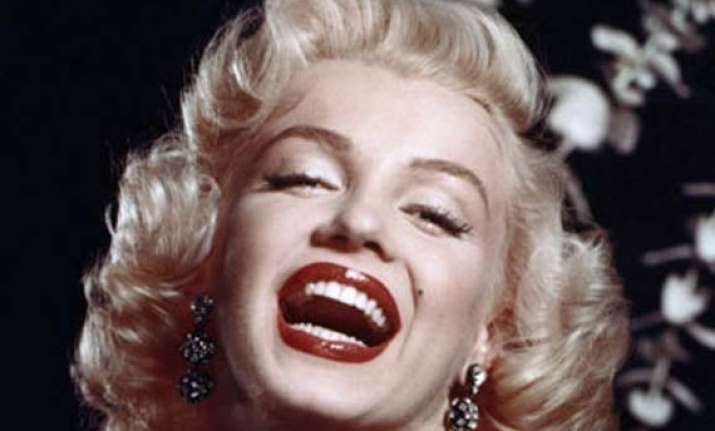 marilyn monroe s face to front chanel