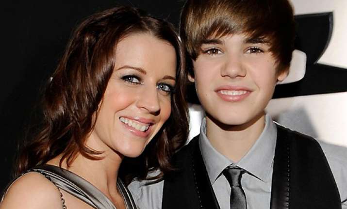 memoir to get publish by justin bieber s mother