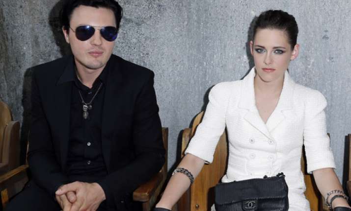 michael pitt denies dating kristen stewart
