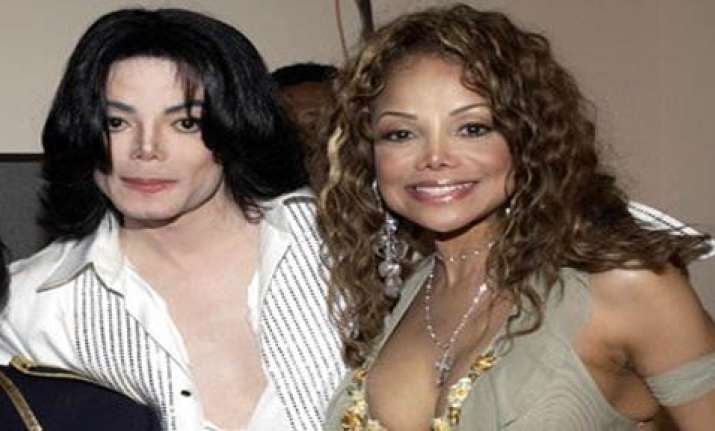michael jackson was murdered says his sister