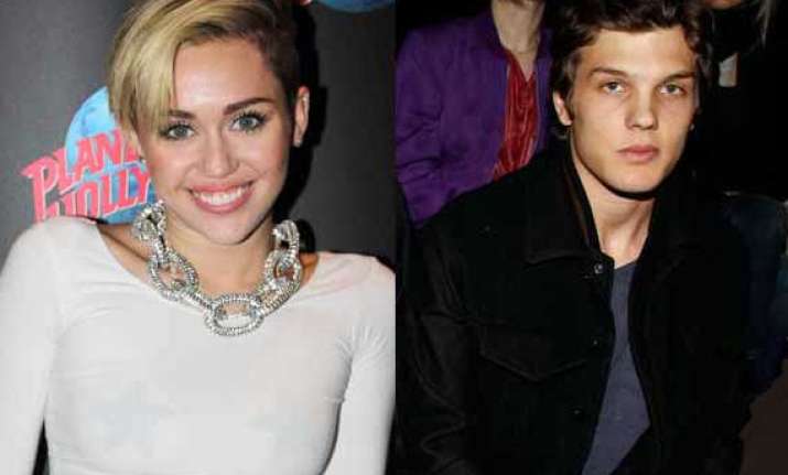 miley cyrus dating theo wenner