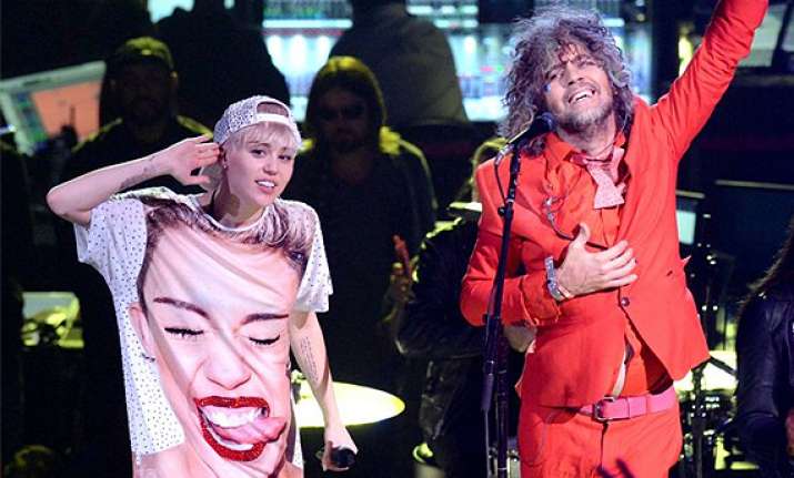 miley cyrus to work with flaming lips