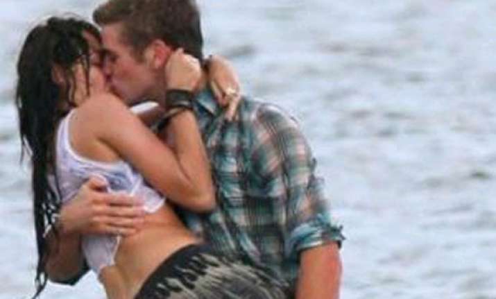 miley is hot and attractive ex liam hemsworth see hot pics