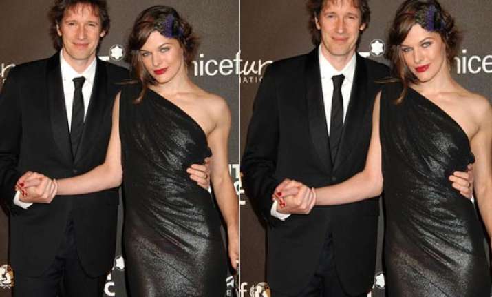 milla jovovich sends nude photograps to husband