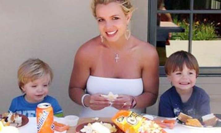 mum britney spears is just a boring homebody