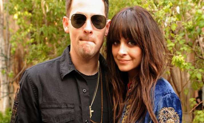 my husband likes me in simple clothes nicole richie