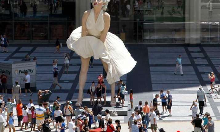 new giant statue of marilyn monroe erected in chicago