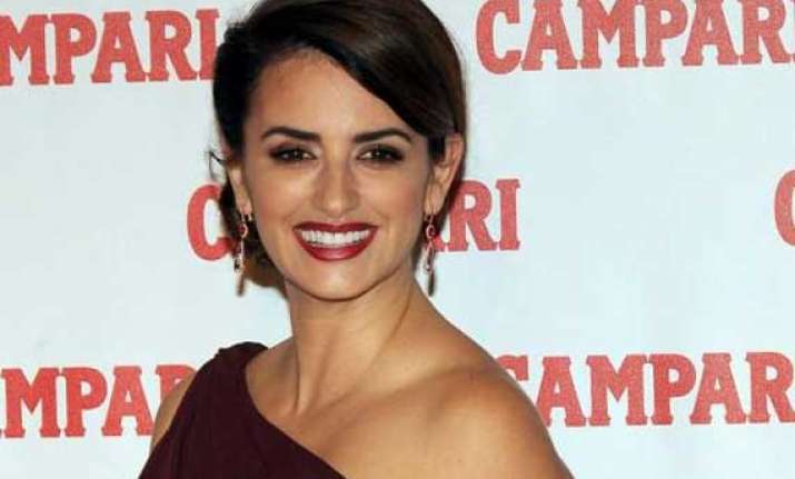 penelope cruz directs ad campaign for lingerie brand