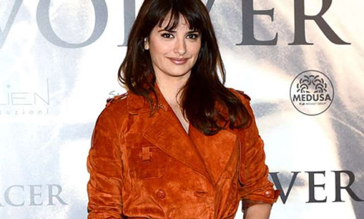 penelope cruz pregnant with second child