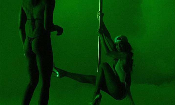 rihanna takes pole dancing lessons view pics