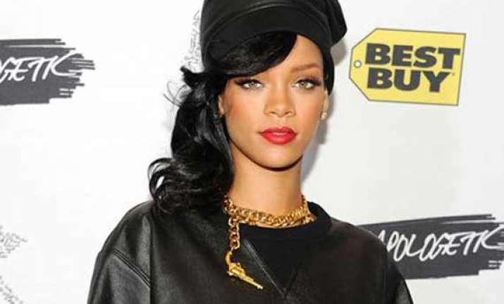rihanna to be given 2014 fashion icon award