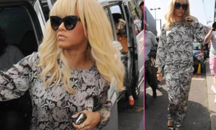 rihanna escapes early morning fire at london hotel