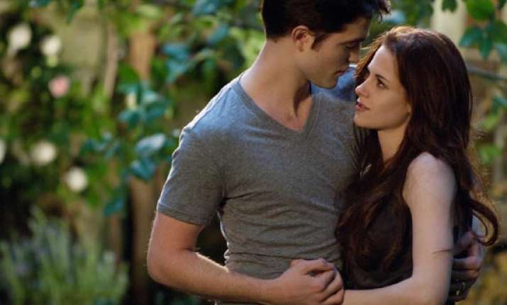 robert pattinson cannot get over stewart s affair