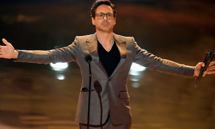 robert downey jr urges hollywood to forgive mel gibson