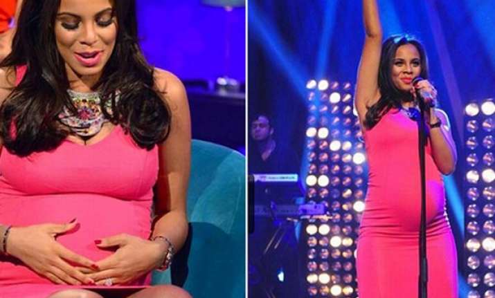 rochelle humes delivers girl