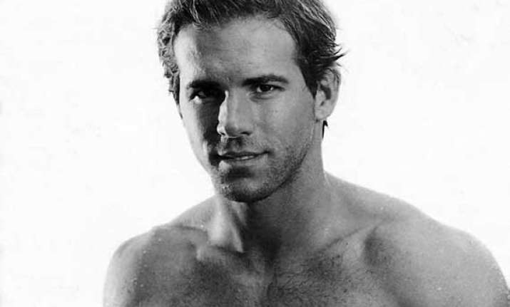 ryan reynolds is afraid of flying