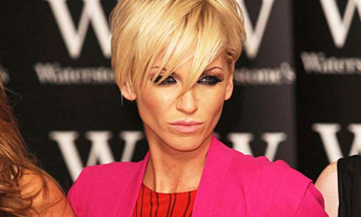 sarah harding mobbed by fans