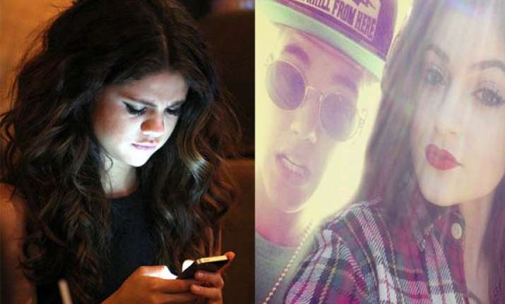 selena gomez finds texts from kylie on bieber s phone see