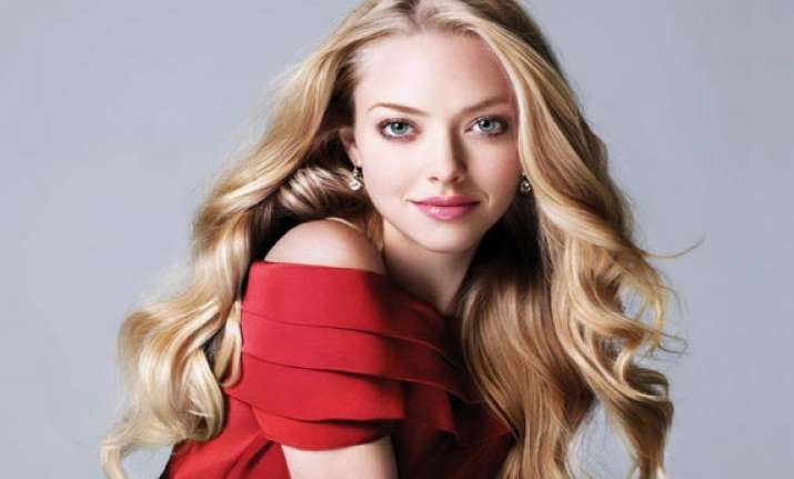 stars concerned over amanda seyfried s singing