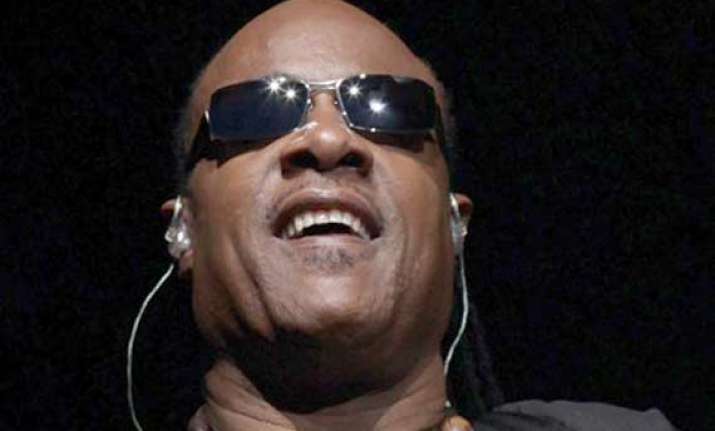stevie wonder plays before 400 000 people in rio