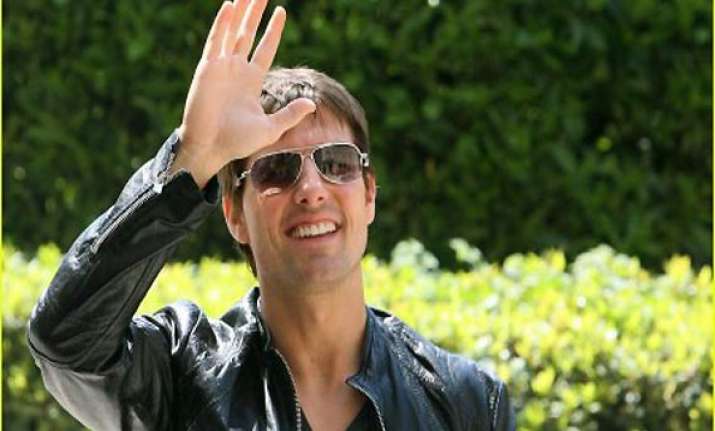tom cruise cooks with family on christmas