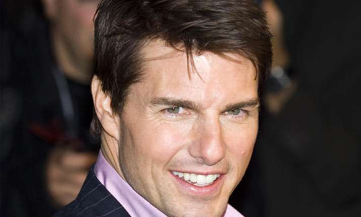 tom cruise rocks out in london for premiere