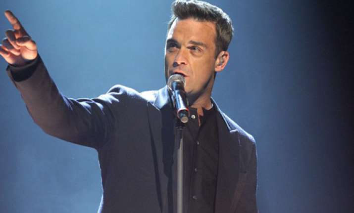 what encouraged robbie to sing
