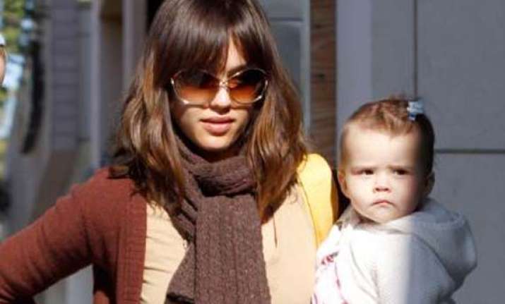 when jessica alba s baby tried to eat her diaper