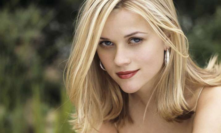 witherspoon crawling back to perfect figure