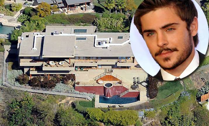 Zac Efron breaks jaw in freak accident