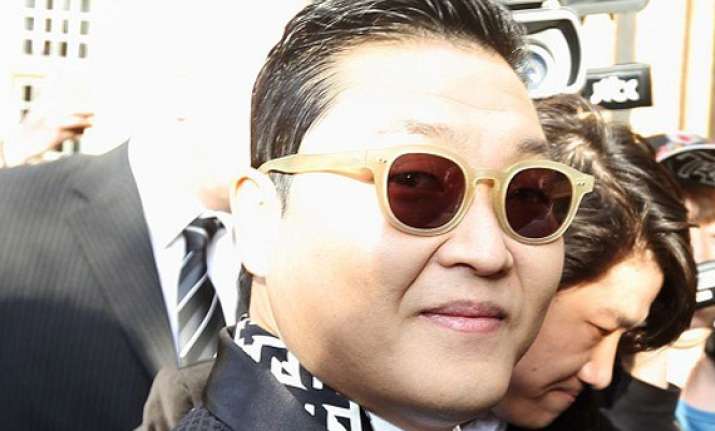 gangnam style hits one billion views on youtube