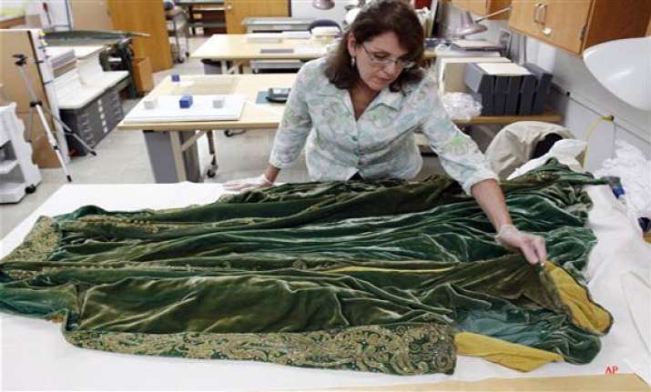gone with the wind costumes fade forever