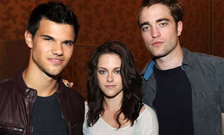 twilight actors to be immortalized outside grauman s