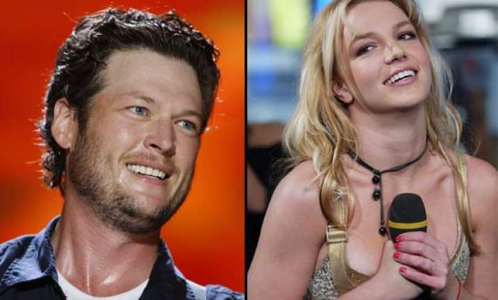 singer blake shelton makes fun of britney spears