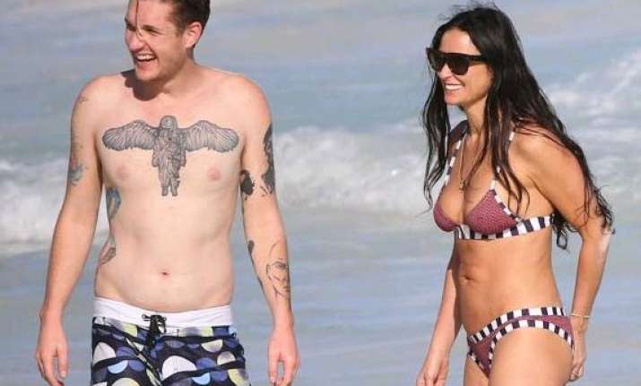 demi moore flaunts bikini body in mexico see pics