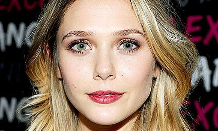 elizabeth olsen didn t want to become an actress